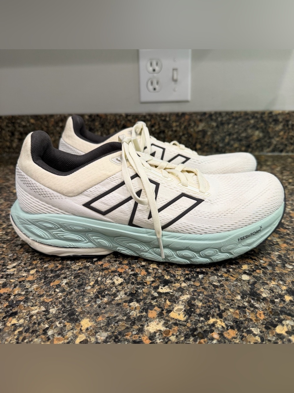 New Balance fresh foam Women’s White & Mint Running Shoes size 9.5